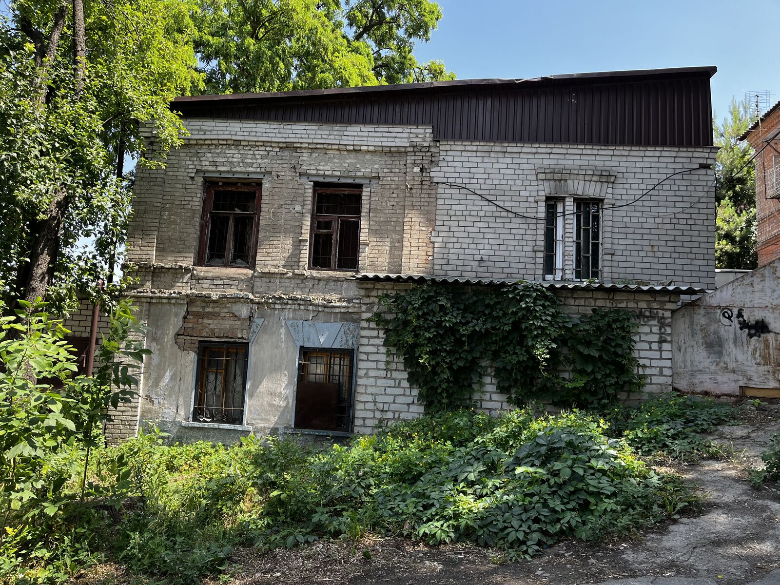 Продажа екатериненки возле Славянского рынка на красной линии, Січневий пров., 26, Чечеловский район, Днепр на aviso.ua
