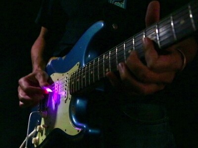 Уроки игры на электро, акустической гитаре.