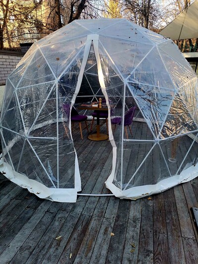 Беседка-купол, зимняя беседка в форме прозрачной полусферы, геокупол.
