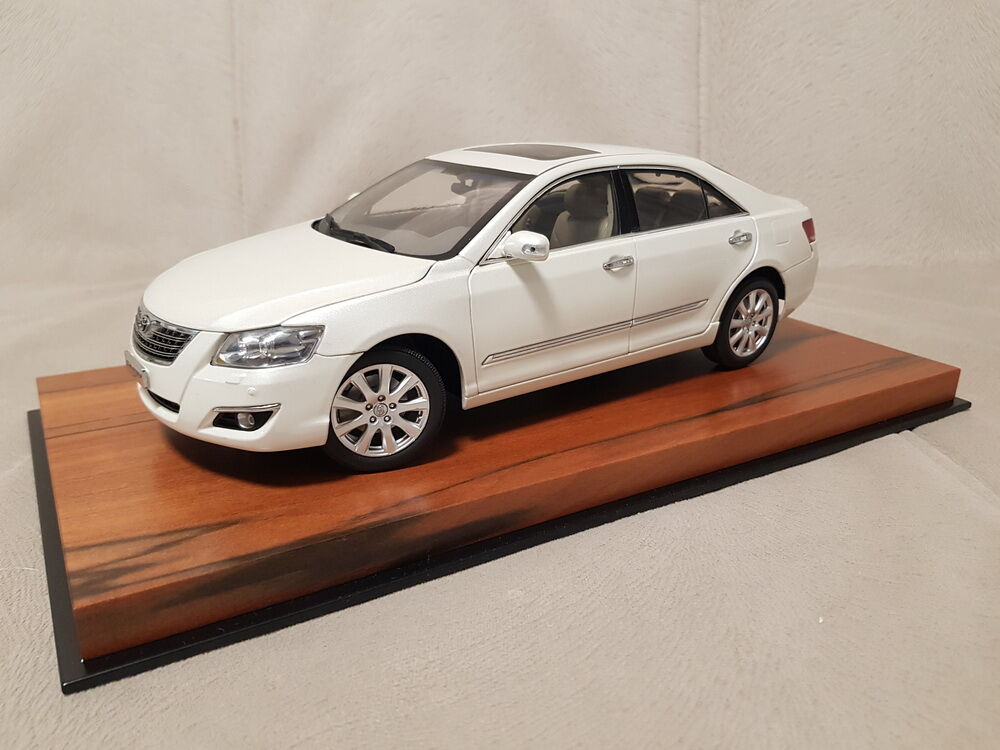 1 18 Paudi Toyota Camry (white) 2008, Днепр на aviso.ua