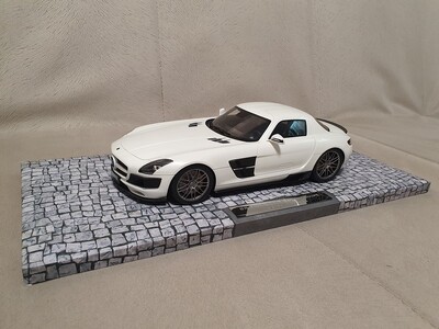 1 18 Minichamps Mercedes SLS Brabus 700 Biturbo Roadster (pearl white) 2013