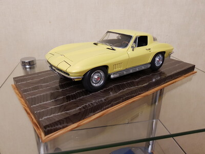 1 18 Exoto Chevrolet Corvette 327 Stingray (yellow) 1967