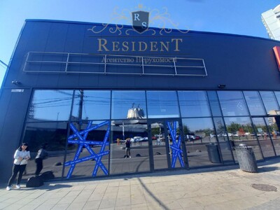 Приміщення в центрі міста.  Червона лінія, окремий вхід, вікна на червону лінію.