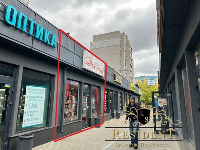 Приміщення на червоній лінії, окемий вхід. Ринок. Парусний 15.