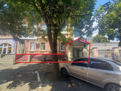 Оренда приміщення в центрі міста. Червона лінія, окермий вхід.