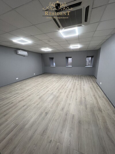 Перша оренда після ремонту Здам офіси в центрі міста. Барикадна.