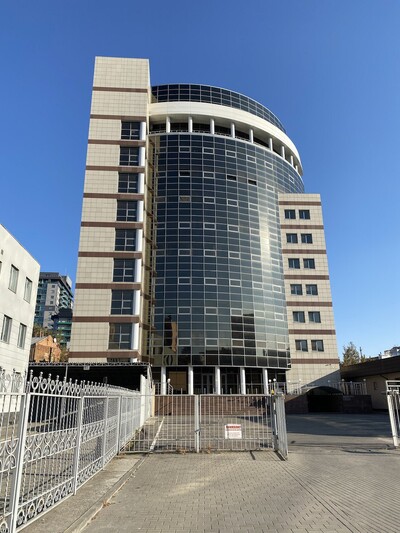 Продаж приміщення в центрі міста. На сьогодні лікарня. З орендарями на довгий строк.