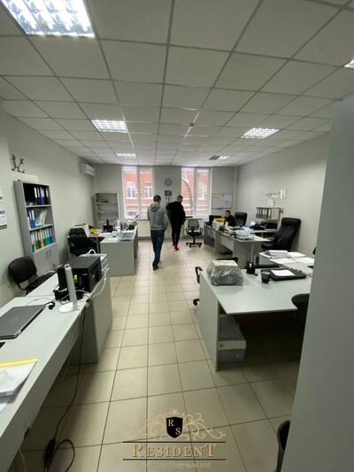 Продаж Офіс в центрі міста з орендарями