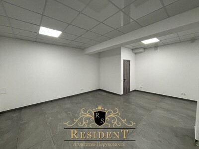 Приміщення на червоній лінії з орендарями прямо біля Каліновського ринку.