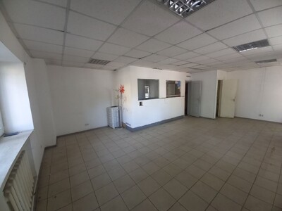 Магазинпослуги на 1 поверсі в центрі міста