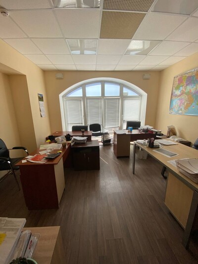 Лікарня на Гагаріна, з орендарями Сучасне, гарне приміщення (2007 рік)  Червона лінія, 2 входа.