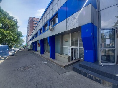 Магазин на червоній лінії Пр Поля.   Окремий вхід (можна зробити ще 1 додатковий вхід)