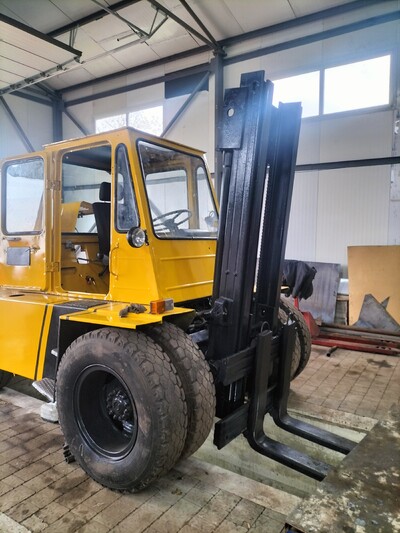 Продам Львівський навантажувач дизельний двигун Д240(мтз80) вантажопідйомністю 5т після повного капі