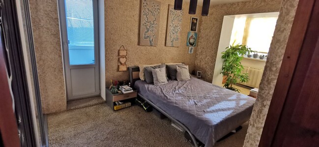 Продам 4 кімнатну квартиру на мікрорайоні на вул. Миру.