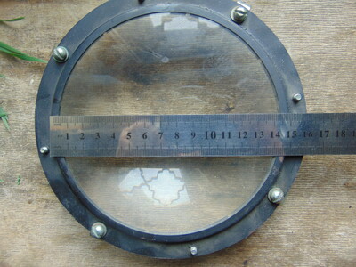 Линзы в металлической оправе