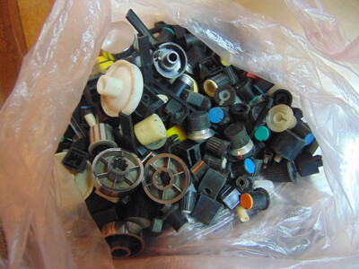 Ручки к магнитофонам, радиоизмерительным приборам, пультам и т.д