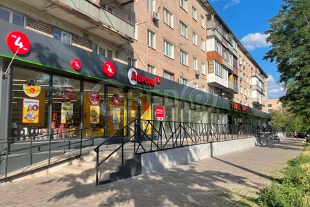 Оренда магазину на "Роковатій"