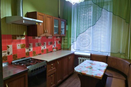 Продаж квартири, "Ставки" вул. Ракітіна 2-кімнатна "сталінка"