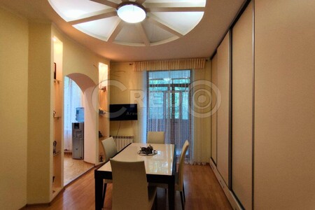 Продаж великої 3кімнатної квартири з "автономкою". Покровський район.