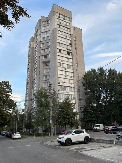 Продам 3 ком. квартиру пер. Станкостроителей 3 р-н парк Зеленый гай