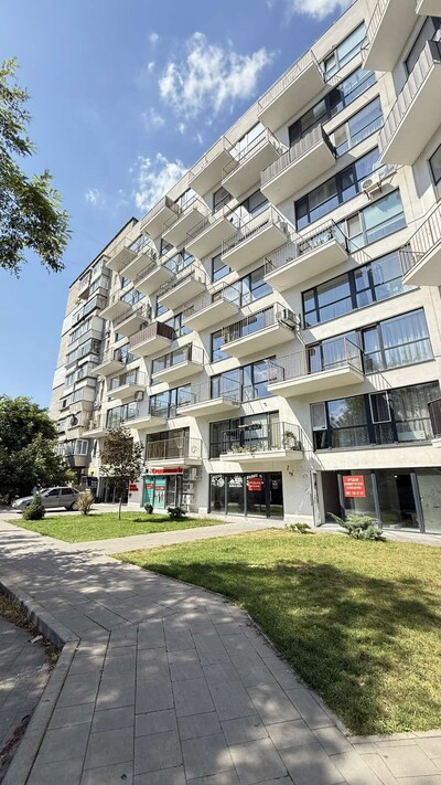 Продається квартира в ЖК Молодіжний, вул. Бєляєва 8а,можливо під офіс,магазин.