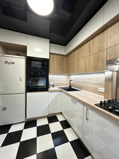 Продам 2 комнатную  квартиру с евроремонтом на ЖМ Тополь-2.