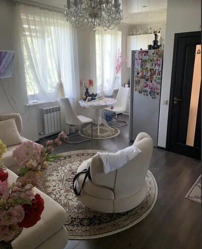 продам  2 кімнатну квартиру з ремонтом пер. Листяний поруч парк Зелений гай