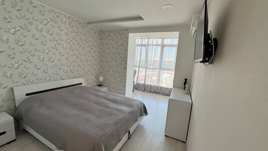 Продам простору 3-к квартиру в ЖК Щасливий, Дафі