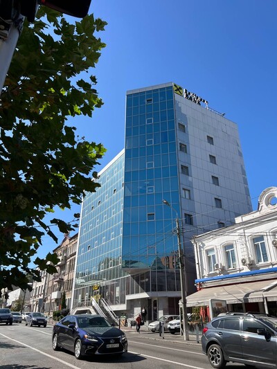 Оренда офісу в центрі Дніпра, де панорамний вид мотивує сильніше, ніж будь-який коуч!