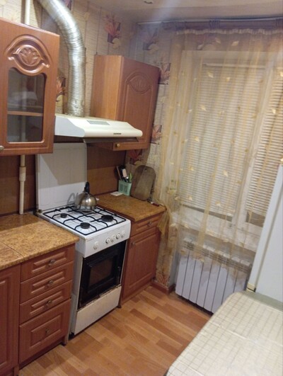 СДАМ 1комнатную 6/9  на Руденка 108