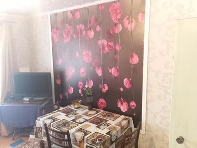 продам трикімнатну кввартиру