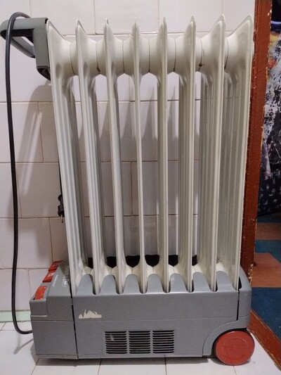 Масляный обогреватель Delonghi