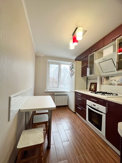 Продам 3к квартиру з новим ремонтом та меблями