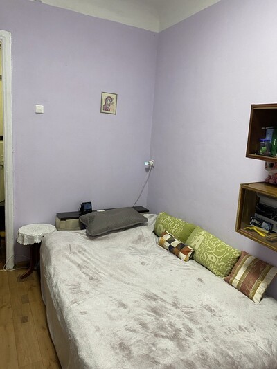 продам 2 комнатную, правый берег, немка