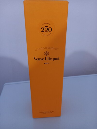 шампанське Veuve Clicquot Brut