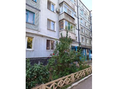 2х ком квартира Зимових походів ( Молодогвардейской ) полностью жилая