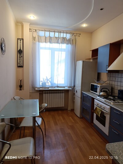 Сдам 2 "сталинку"ул. Незалежності і Шепарда (угол Титова и Суворова)