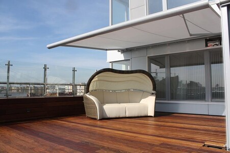 Маркізи, перголи, вуличні парасольки, скління, воротні системи