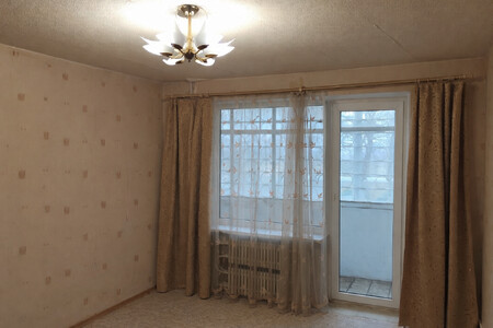 1 - комн. 38,5 м. кв. Чешка, ж/м Тополь-3. Состояние жилое, свободна.