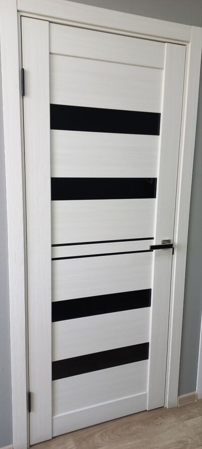 Дверний блок в зібраному стані, фурнітура врізана, ліве відкривання