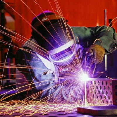 На виробництво потрібні електрозварювальник та різноробочі.