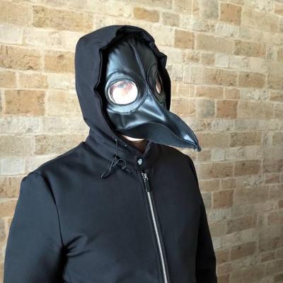 Захисна маска – прототип середньовічних масок чумних лікарів