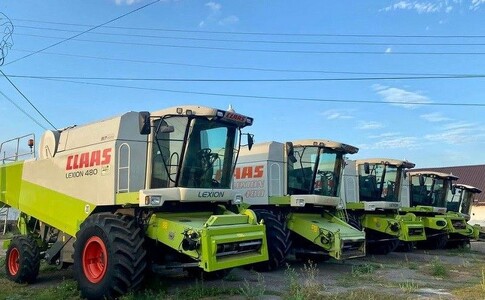 Комбайни Claas Lexion  і трактора  John Deere  розмитнені, уже в Україні.