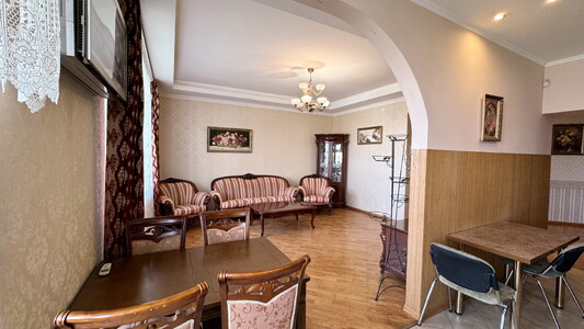 Продаж по вул. Петлюри у Залізничному р-ні, 107.4 м2 / 61.8 / 12.6 м2, 5/6. $184000.