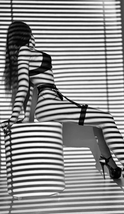 Масаж Лінгама від Марі в центрі