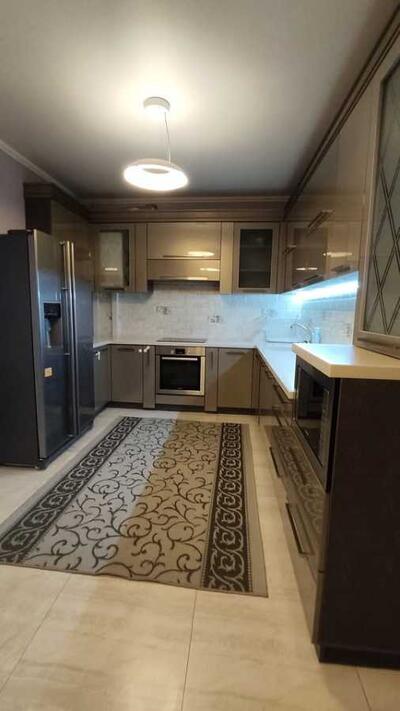 Здам довгостроково 3-к квартиру Львів, Франківський, Стрийська