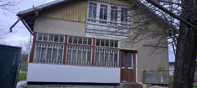 Продаю будинок в Бориславі з літньою кухнею і гаражем