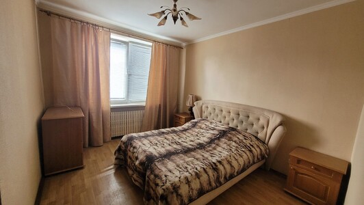 Продам 3-кімнатну квартиру біля метро Героїв Праці