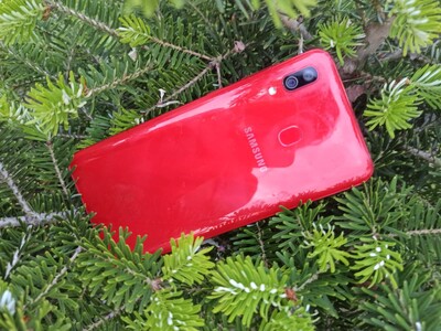 Продам телефон Samsung SM-A30 + защитное калёное стекло 