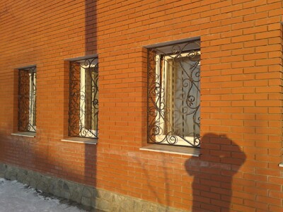 Металеві ґрати, віконниці зварні та ковані. Решітки й ґрати на вікна, двері, балкони – будь-що.